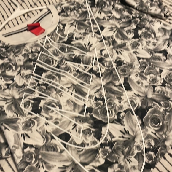 Nike floral t-shirt - Picture 4 of 4